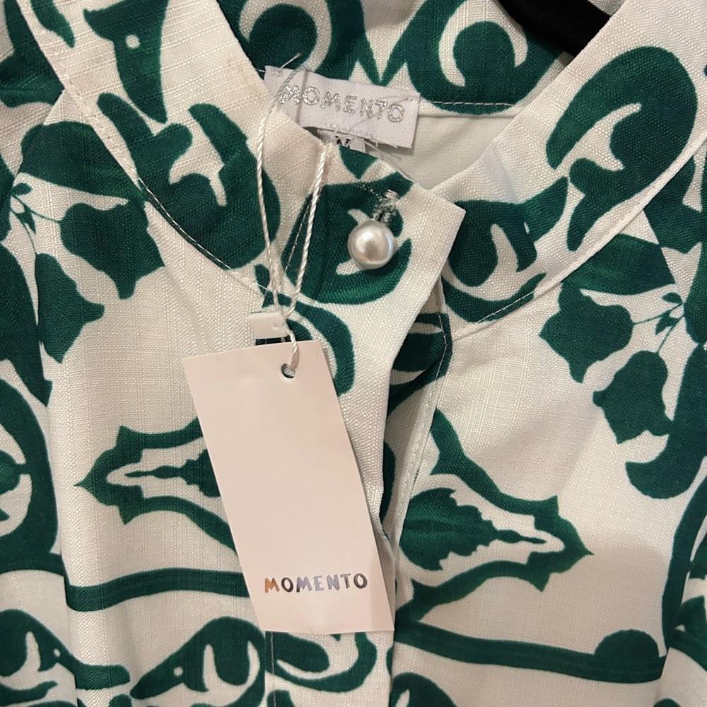 Momento boutique Long Sleeve Green and White Dress 👗 NWT Medium Pearl buttons! - Picture 4 of 8